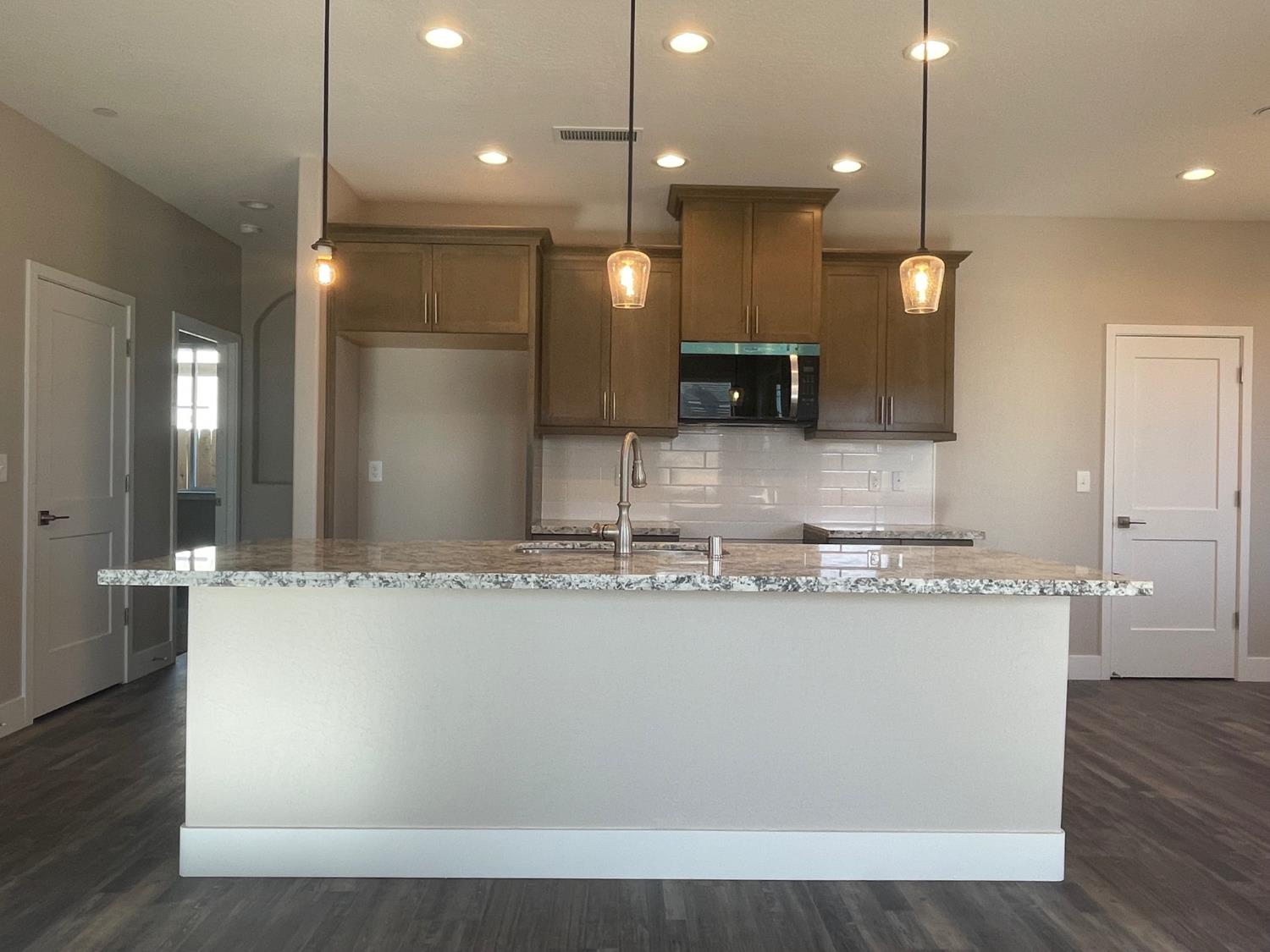 16219 W Sunset Ave, Kerman, CA 93630
