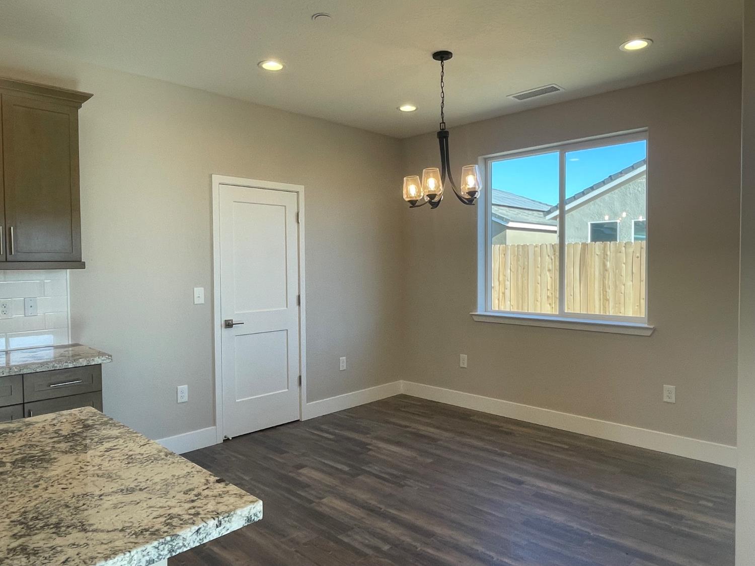 16219 W Sunset Ave, Kerman, CA 93630