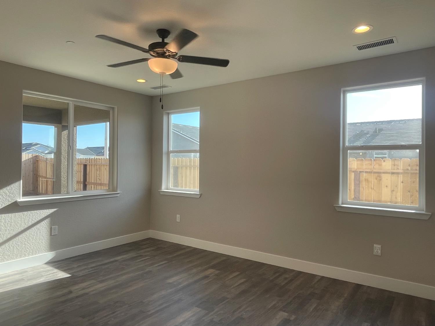 16219 W Sunset Ave, Kerman, CA 93630