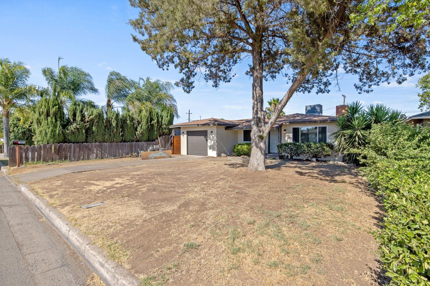 1005 Austin St, Madera, CA 93638