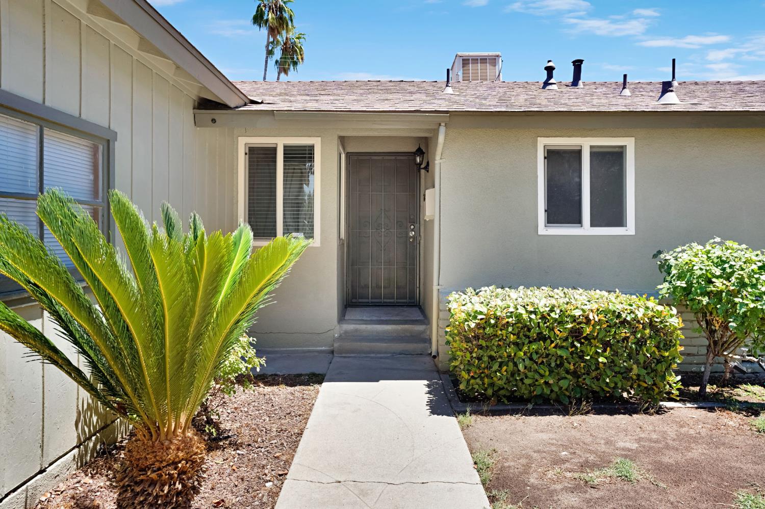 4326 N Gearhart Ave, Fresno, CA 93726