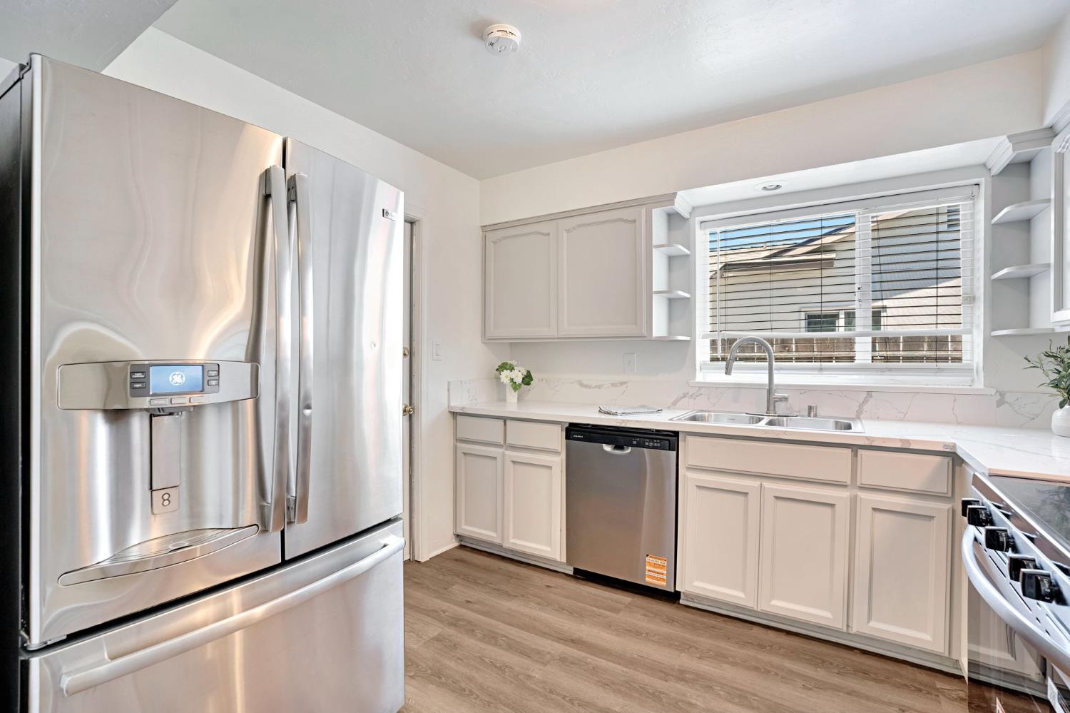 4326 N Gearhart Ave, Fresno, CA 93726