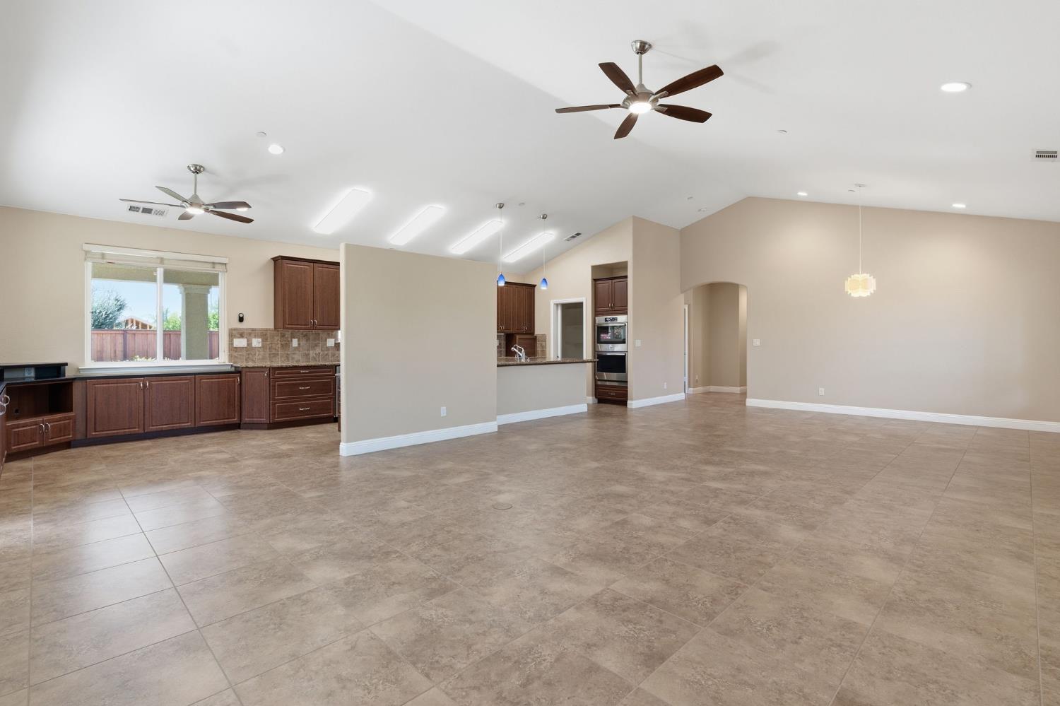 2038 Austin Ave, Clovis, CA 93611