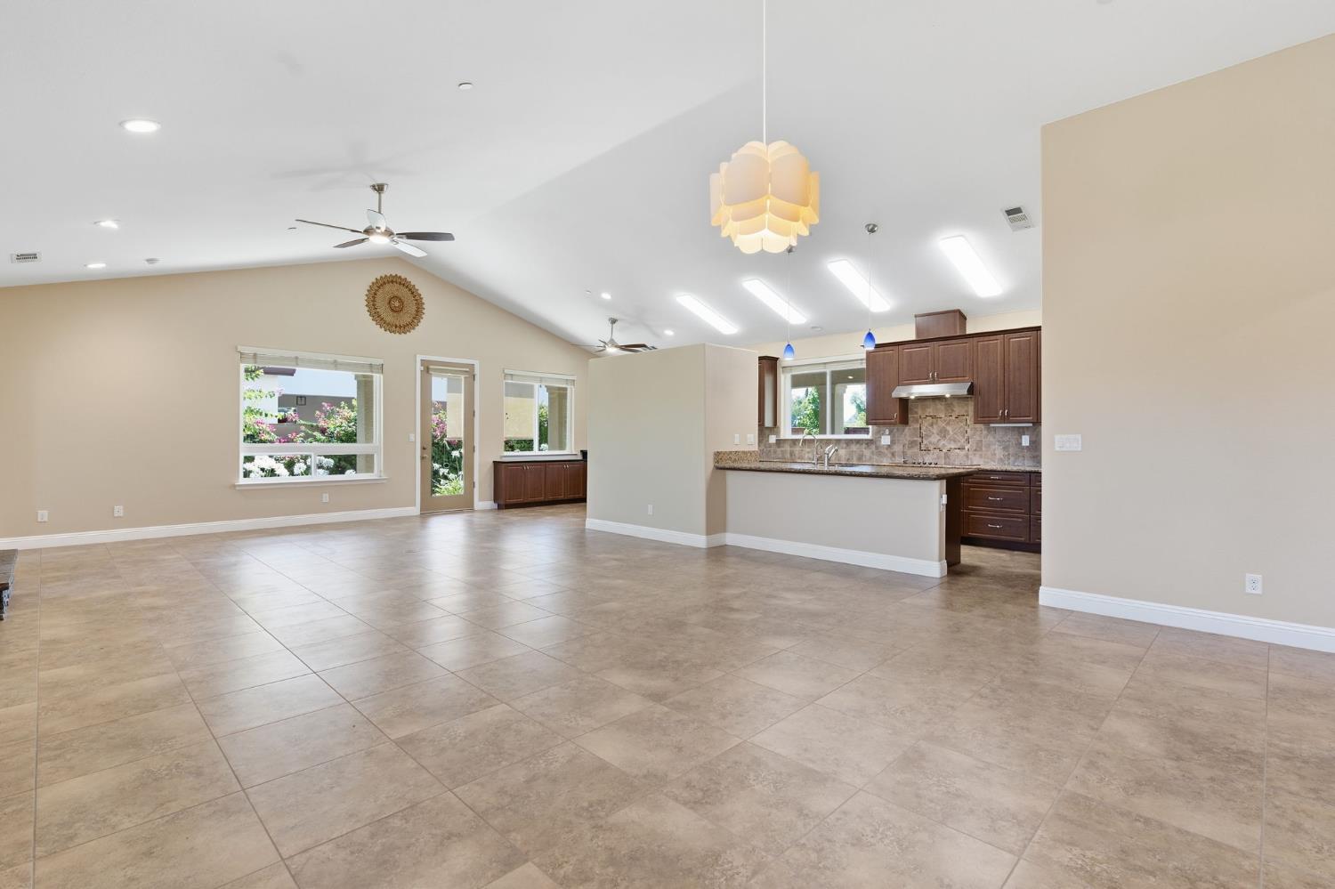 2038 Austin Ave, Clovis, CA 93611