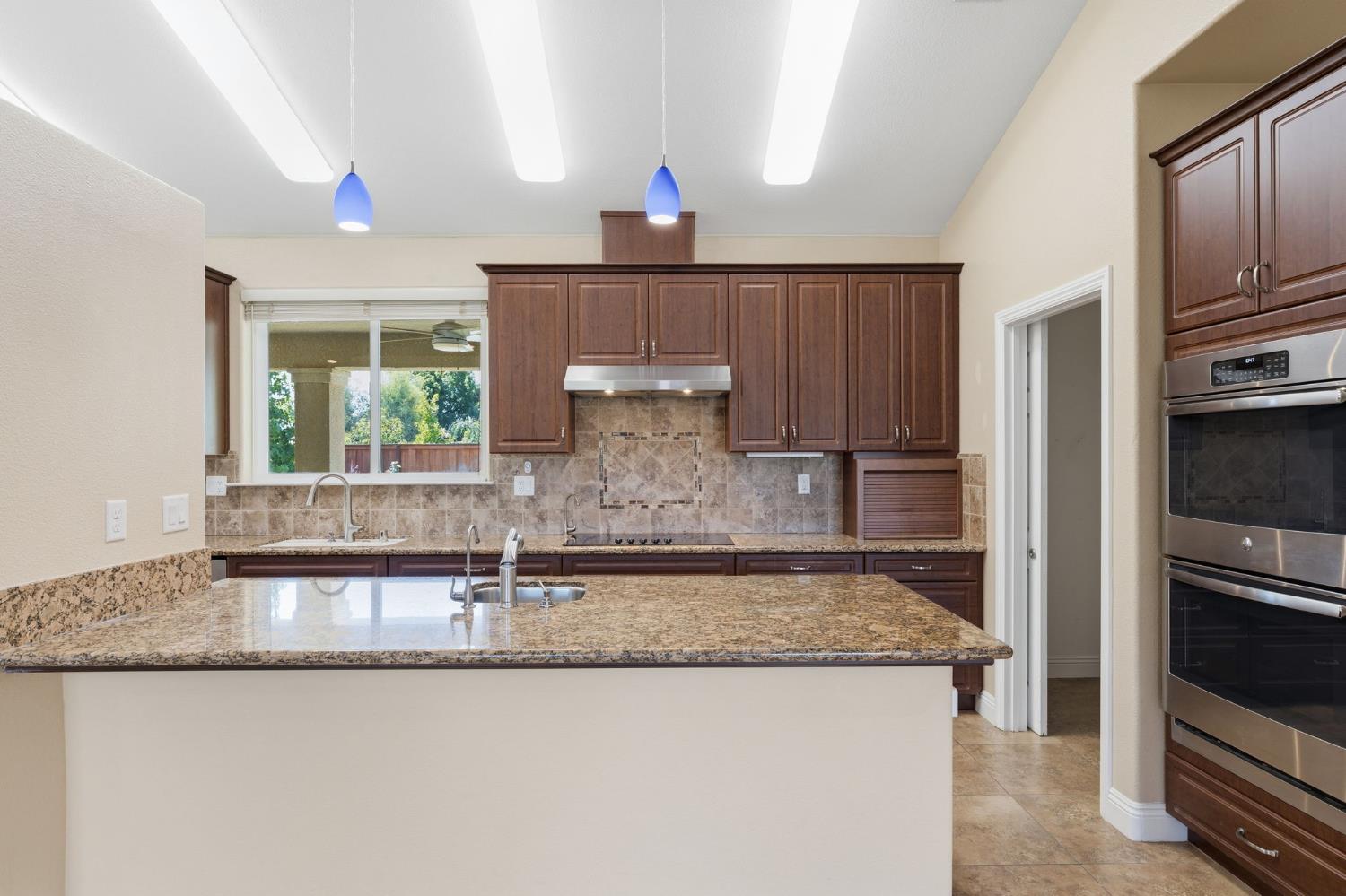 2038 Austin Ave, Clovis, CA 93611