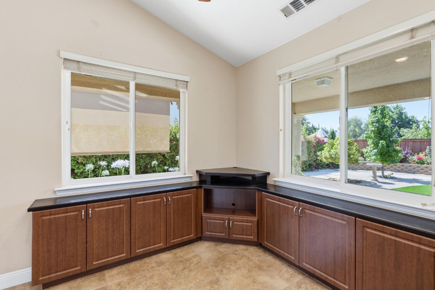 2038 Austin Ave, Clovis, CA 93611