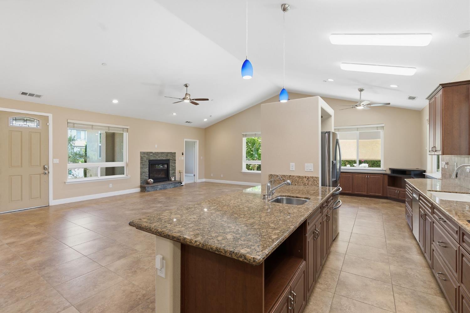 2038 Austin Ave, Clovis, CA 93611