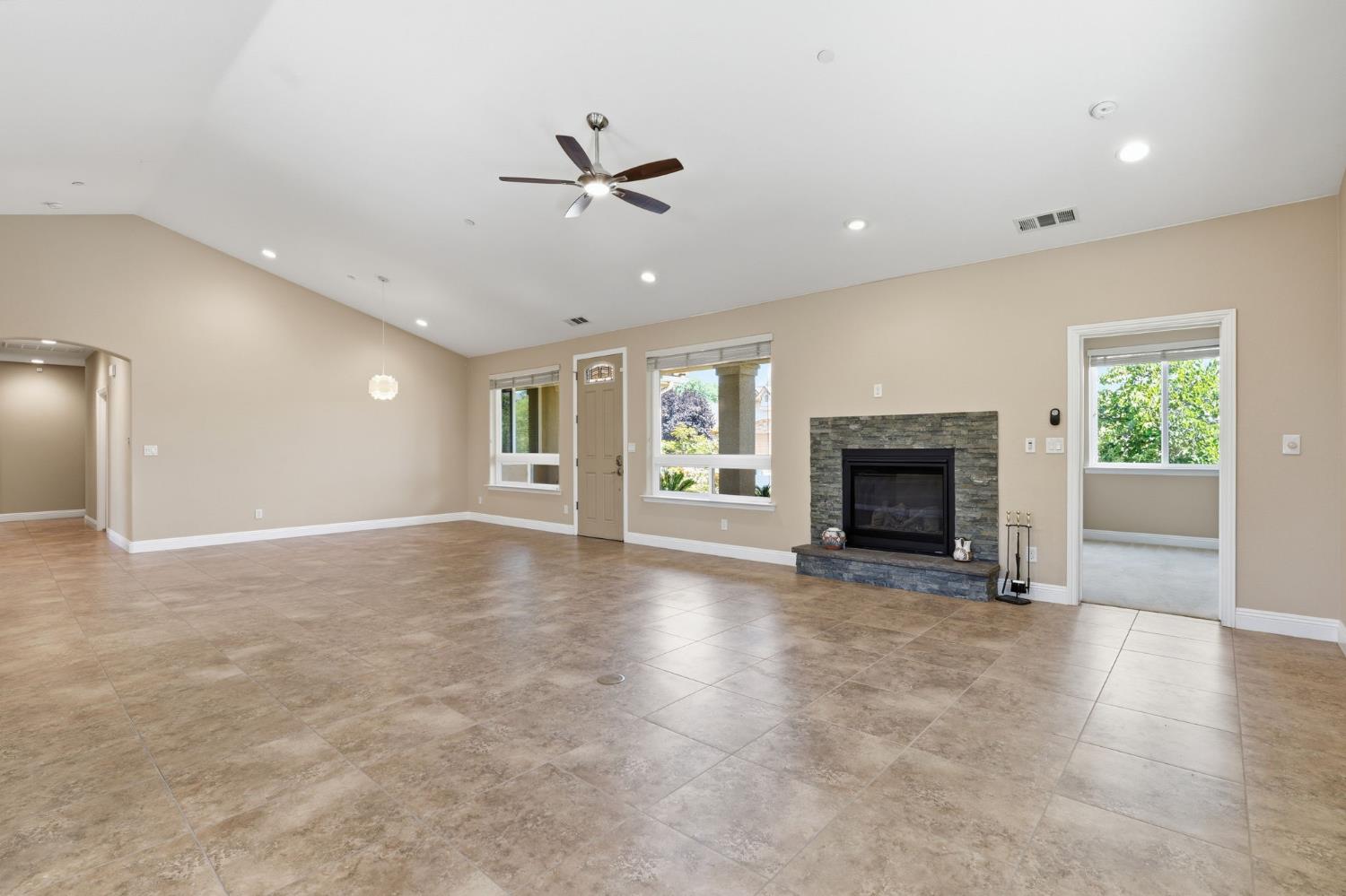 2038 Austin Ave, Clovis, CA 93611