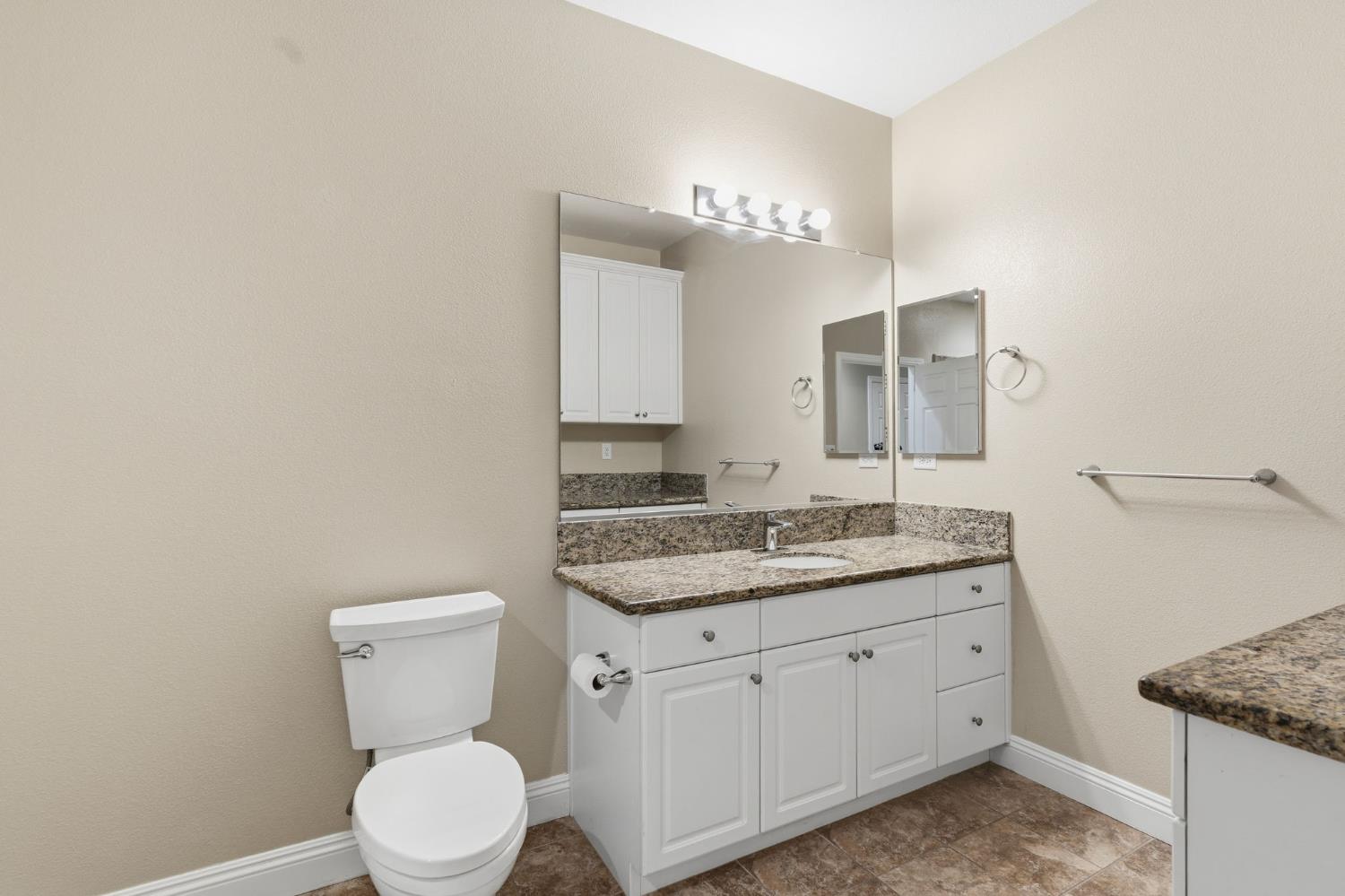 2038 Austin Ave, Clovis, CA 93611