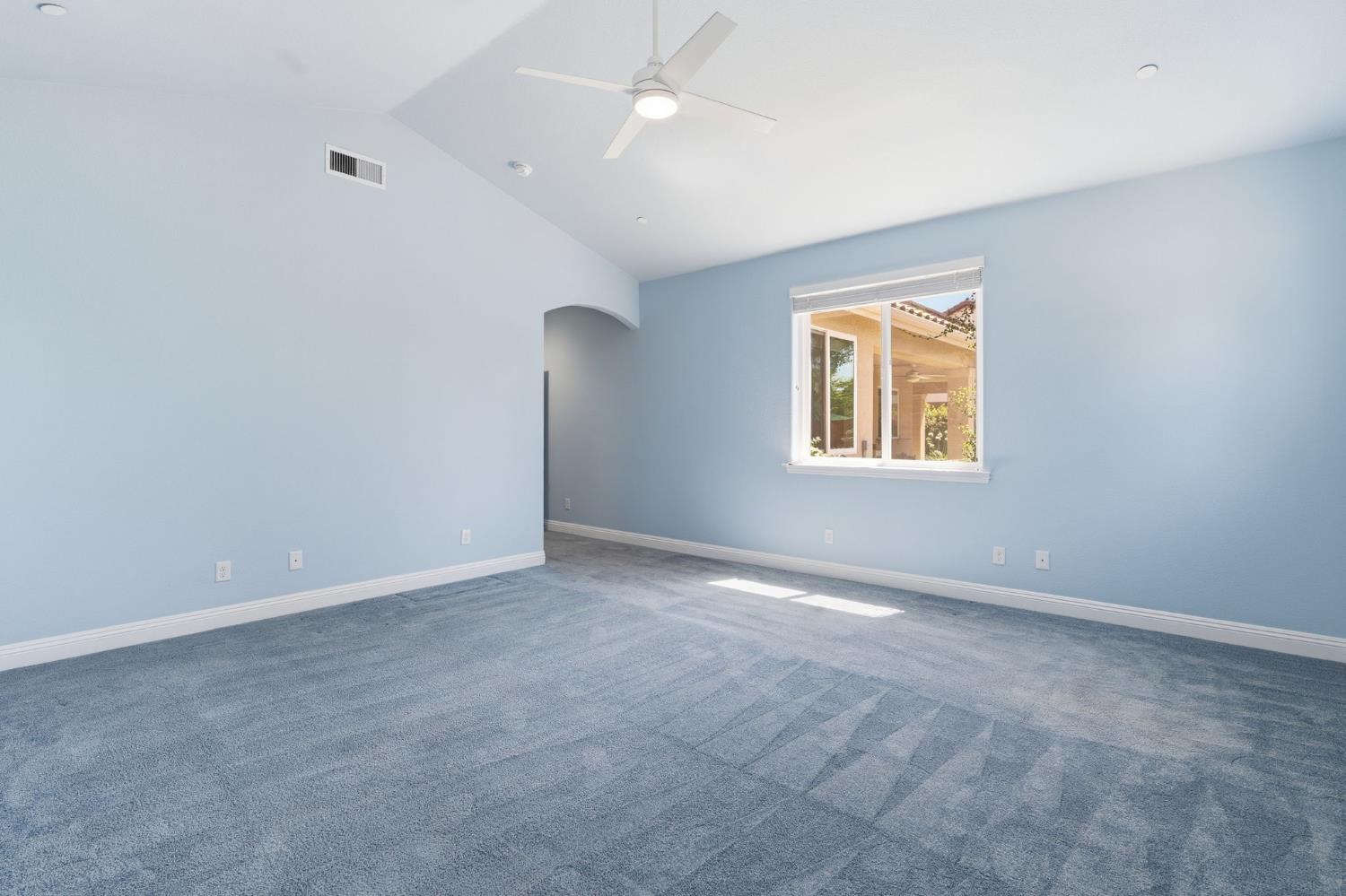 2038 Austin Ave, Clovis, CA 93611