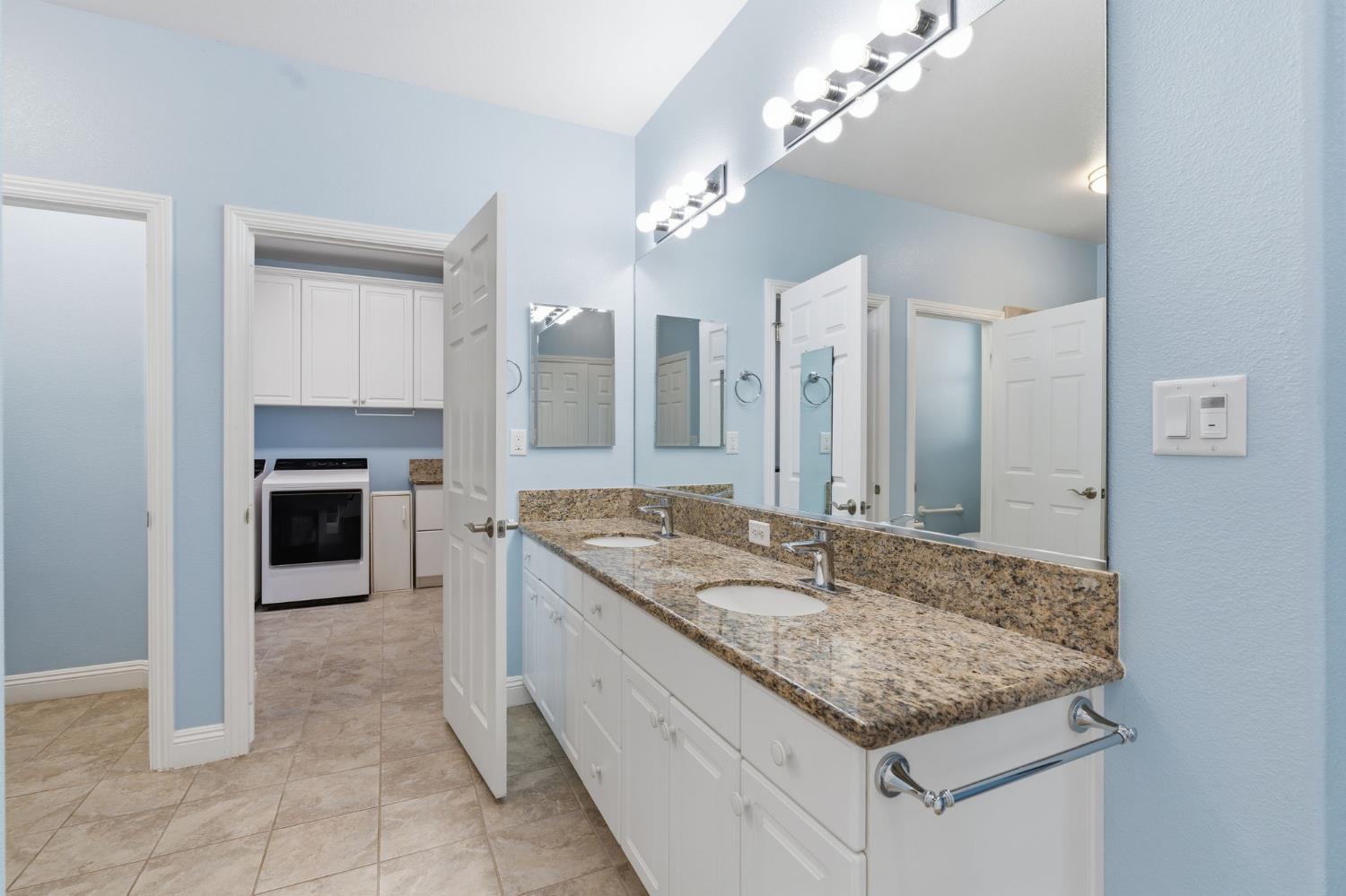 2038 Austin Ave, Clovis, CA 93611