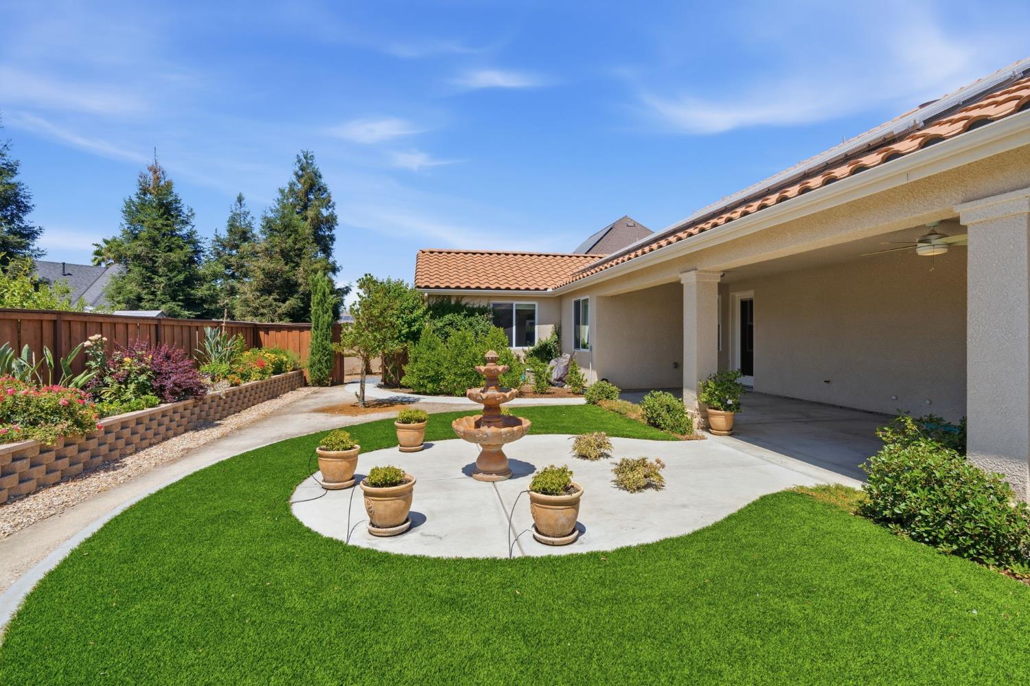 2038 Austin Ave, Clovis, CA 93611