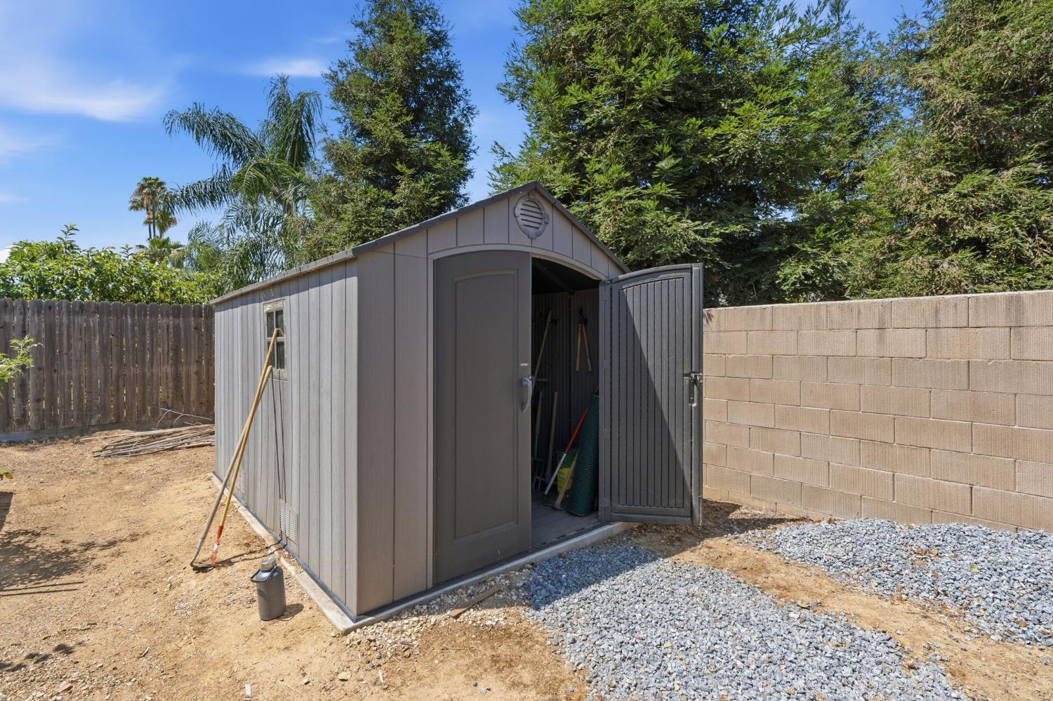 2038 Austin Ave, Clovis, CA 93611