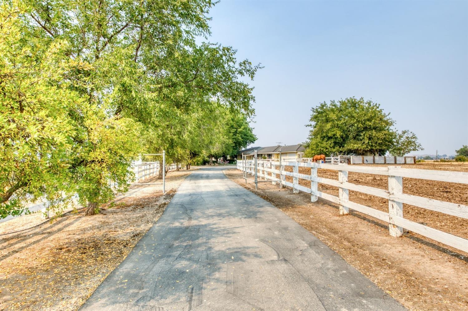 13338 E Herndon Ave, Clovis, CA 93619