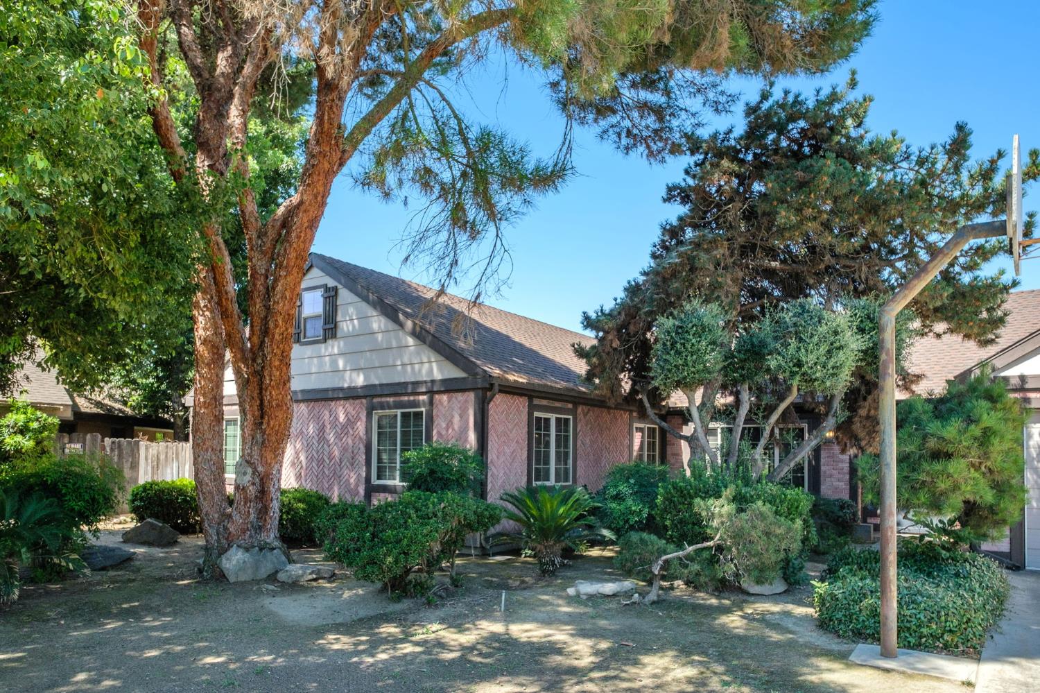 647 W Sycamore Ct, Reedley, CA 93654