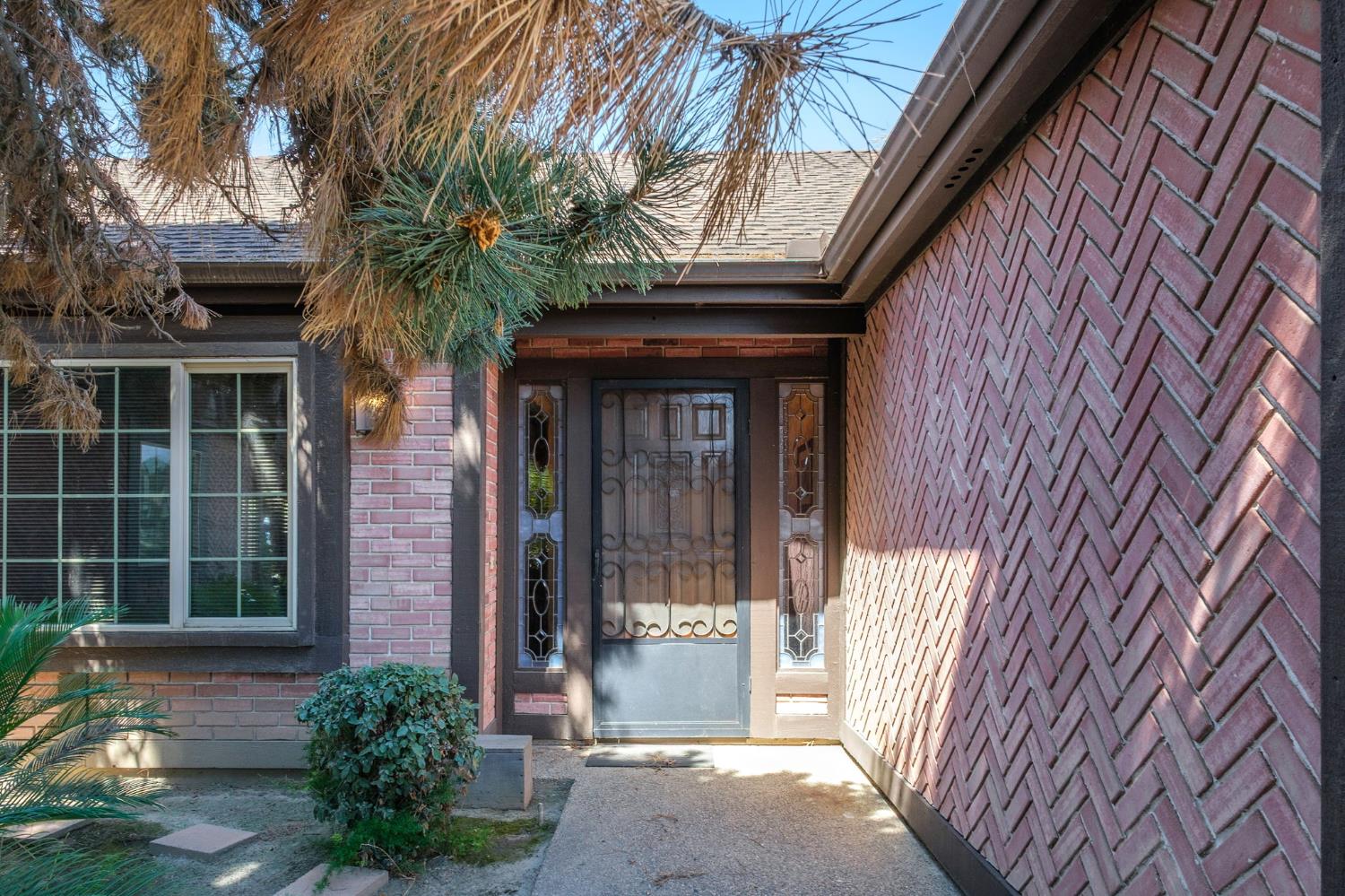 647 W Sycamore Ct, Reedley, CA 93654