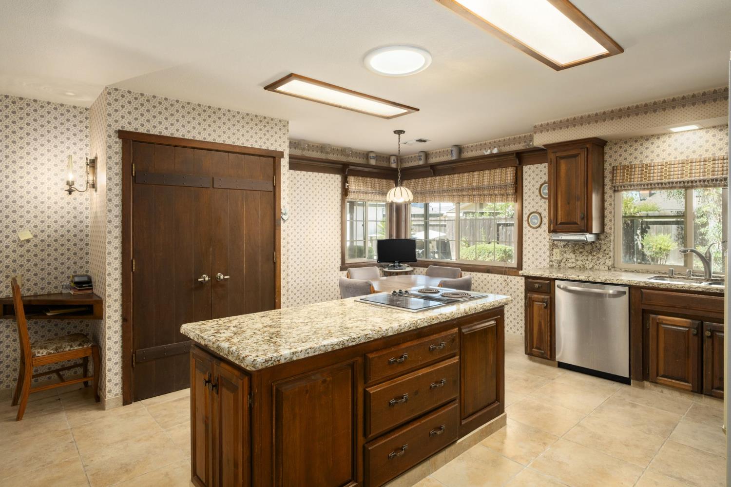 647 W Sycamore Ct, Reedley, CA 93654