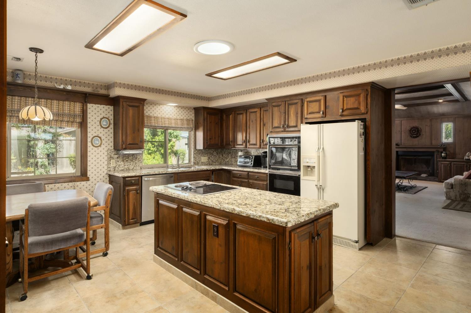 647 W Sycamore Ct, Reedley, CA 93654