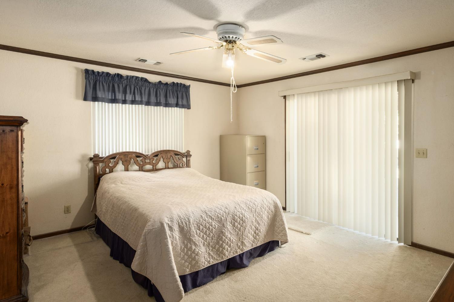 647 W Sycamore Ct, Reedley, CA 93654