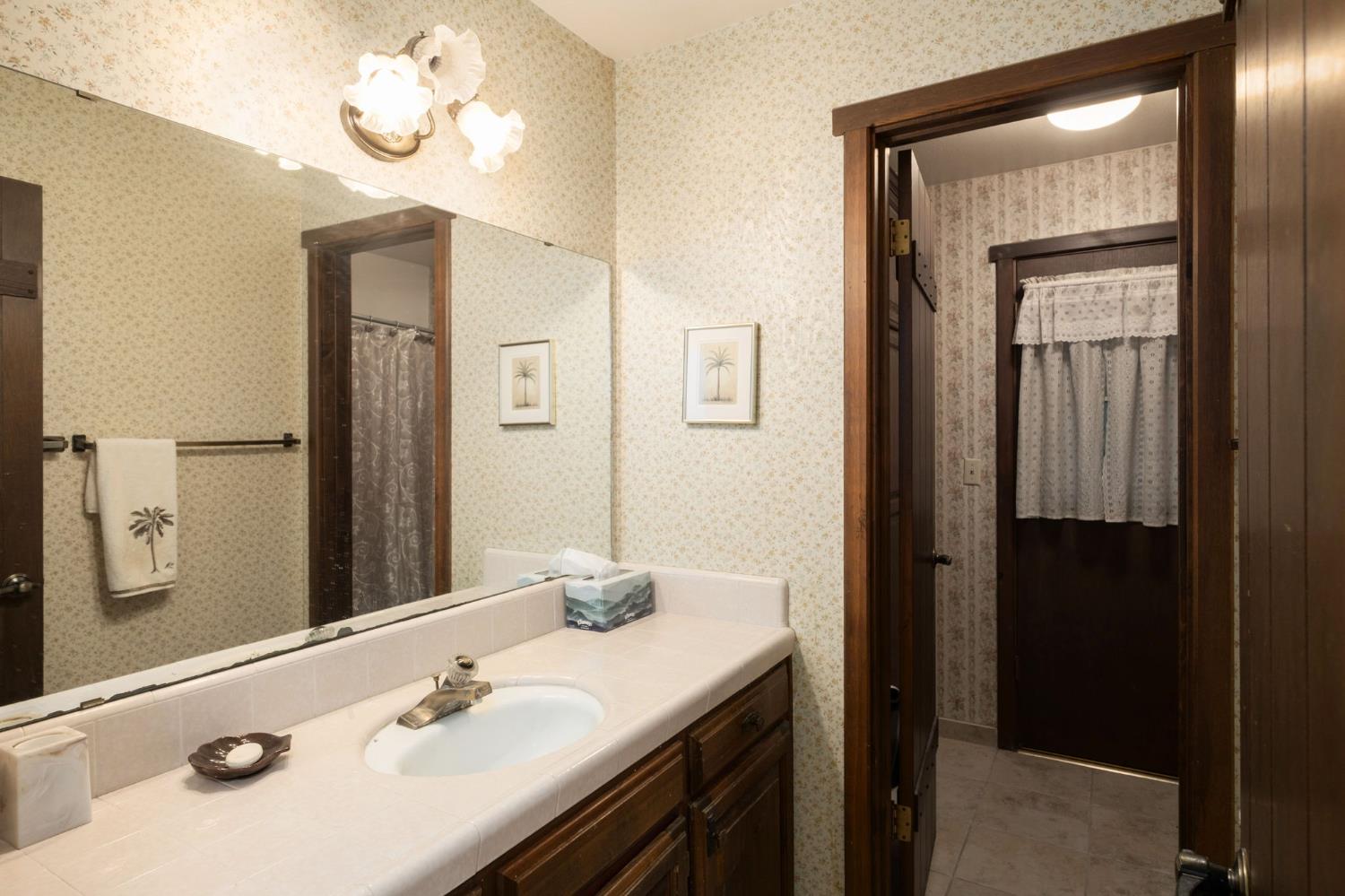 647 W Sycamore Ct, Reedley, CA 93654