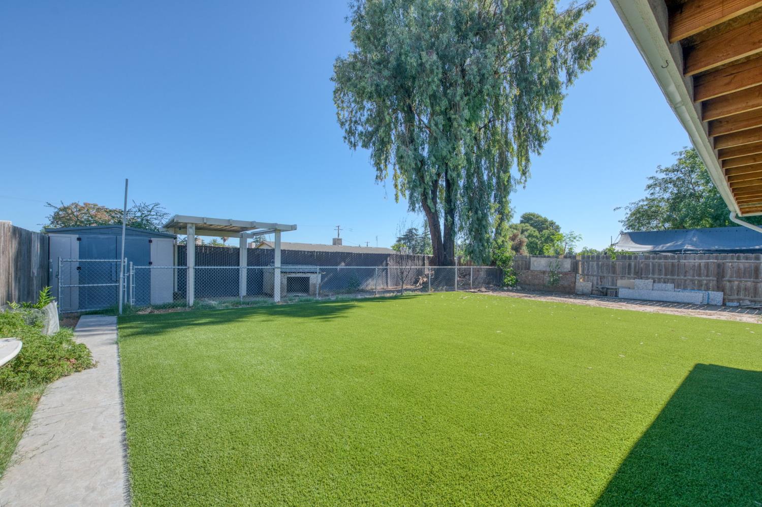 4885 E Atchison Ave, Fresno, CA 93725