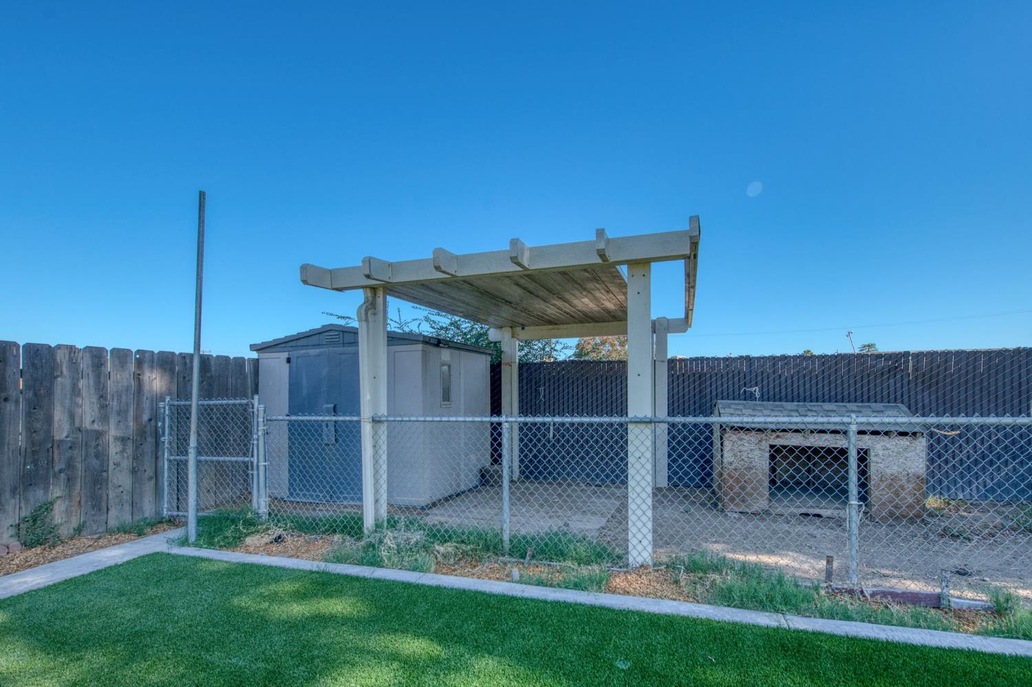 4885 E Atchison Ave, Fresno, CA 93725