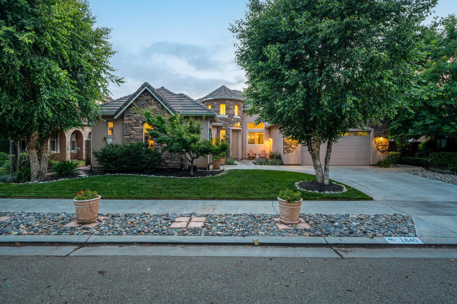 1840 N Duke Ave, Clovis, CA 93619