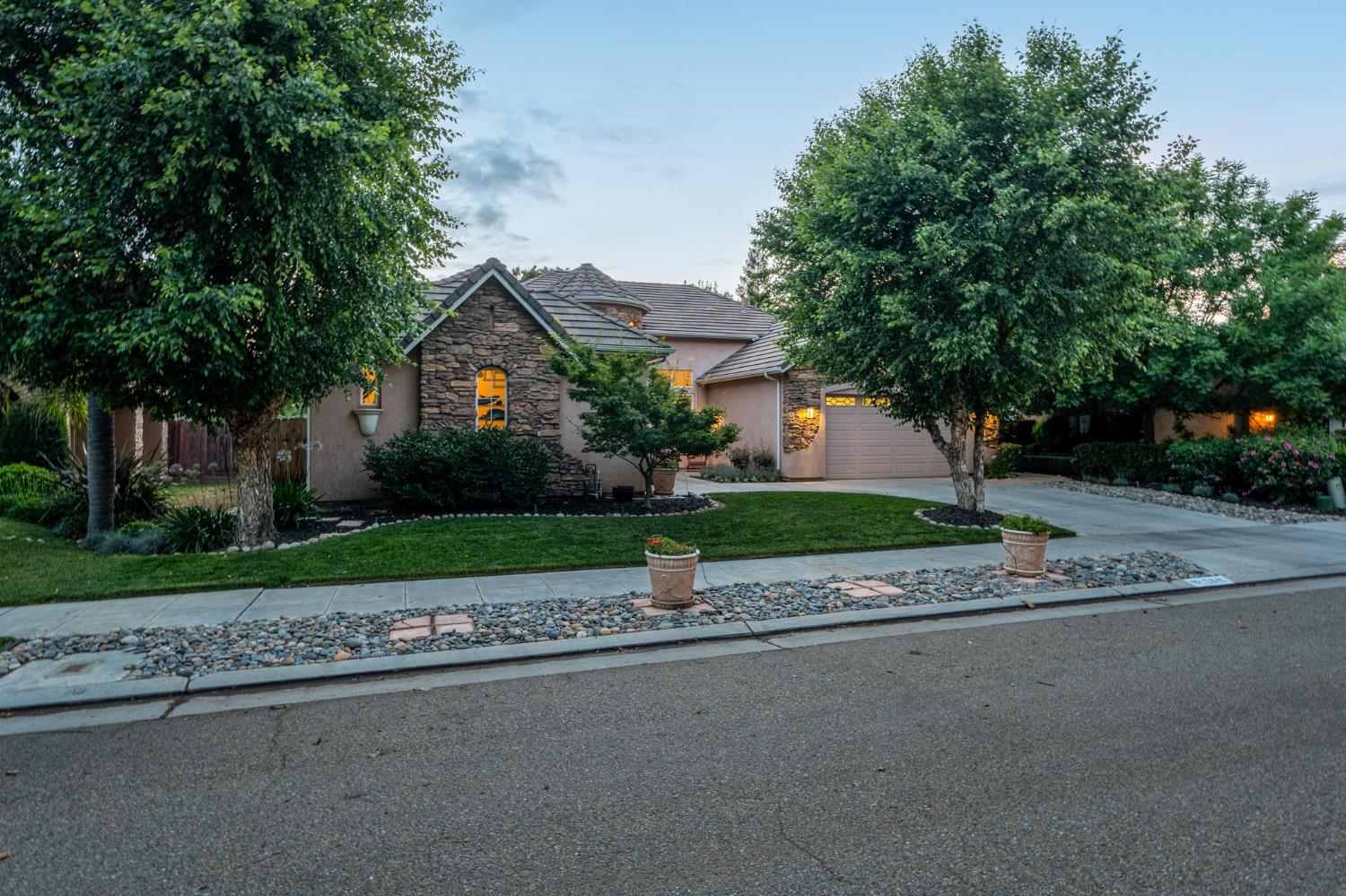 1840 N Duke Ave, Clovis, CA 93619