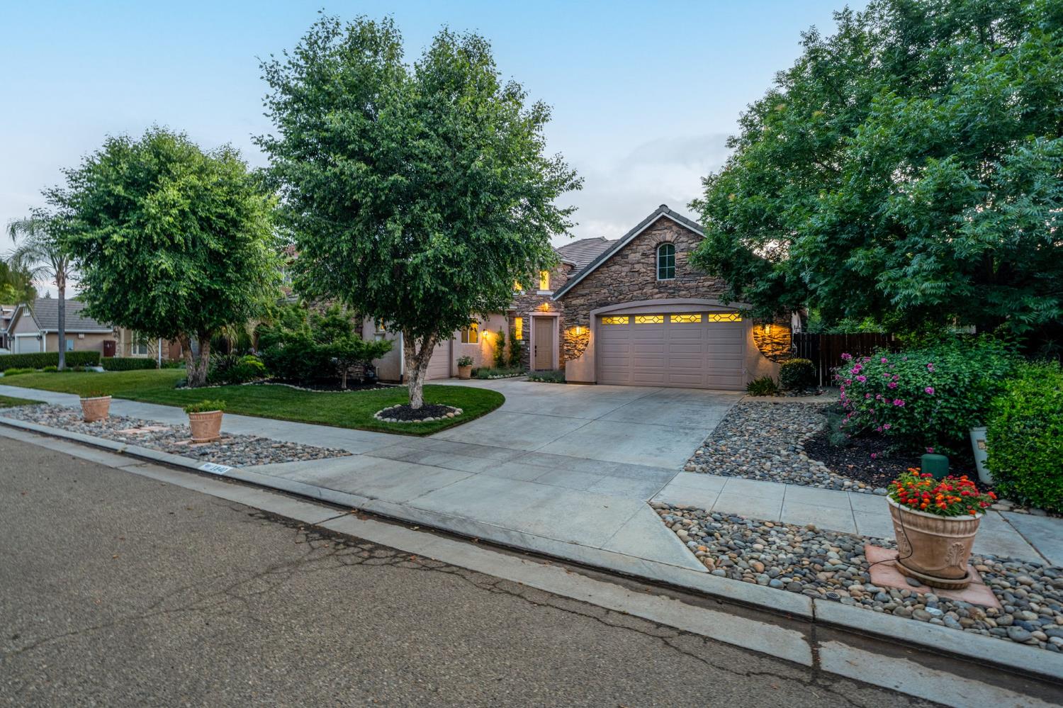 1840 N Duke Ave, Clovis, CA 93619