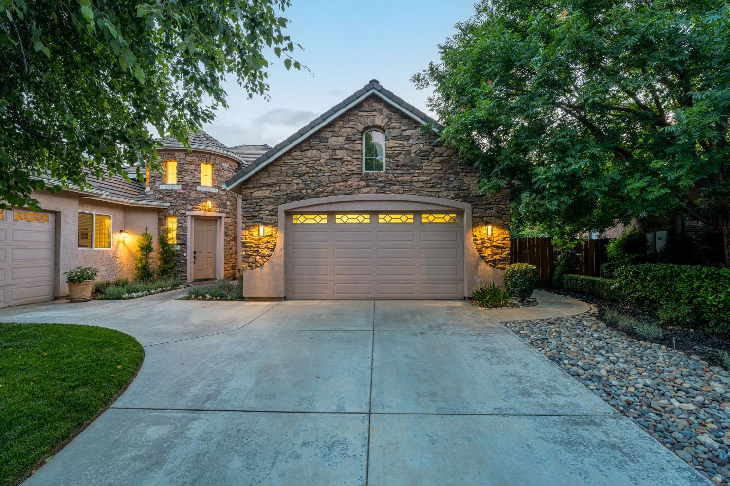 1840 N Duke Ave, Clovis, CA 93619