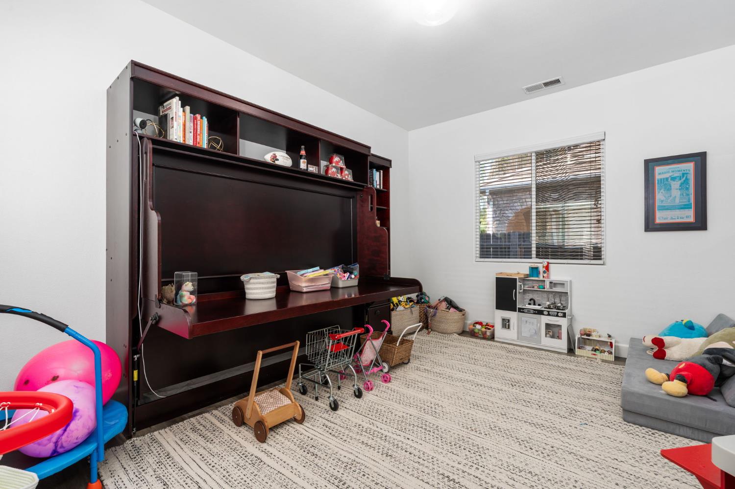 1840 N Duke Ave, Clovis, CA 93619