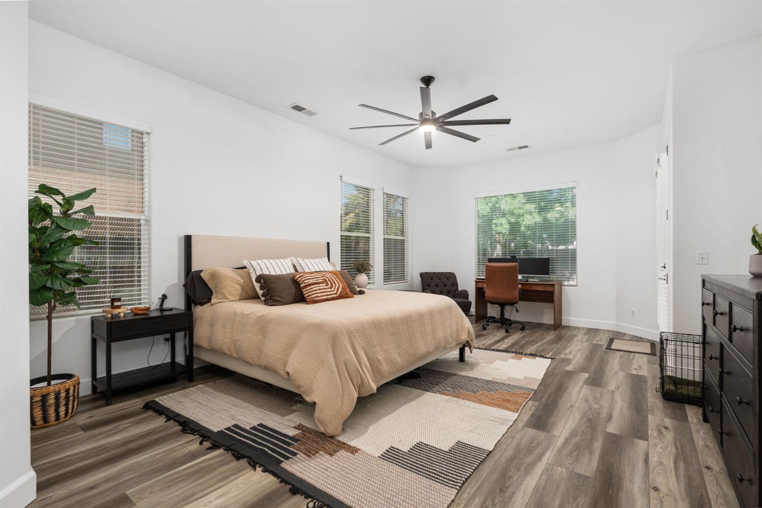 1840 N Duke Ave, Clovis, CA 93619