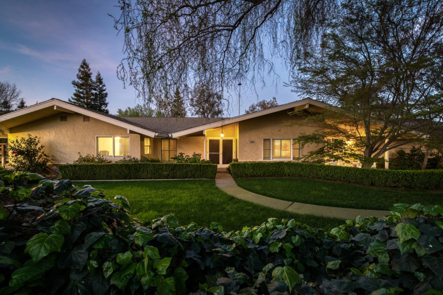 5648 E Dinuba Ave, Fowler, CA 93625