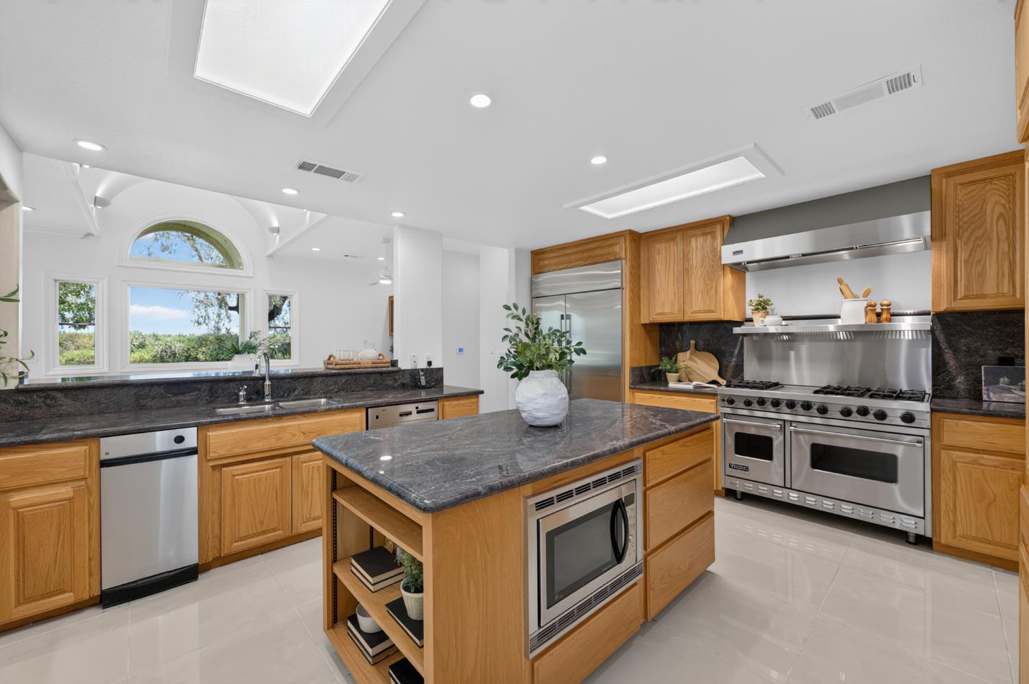 5648 E Dinuba Ave, Fowler, CA 93625