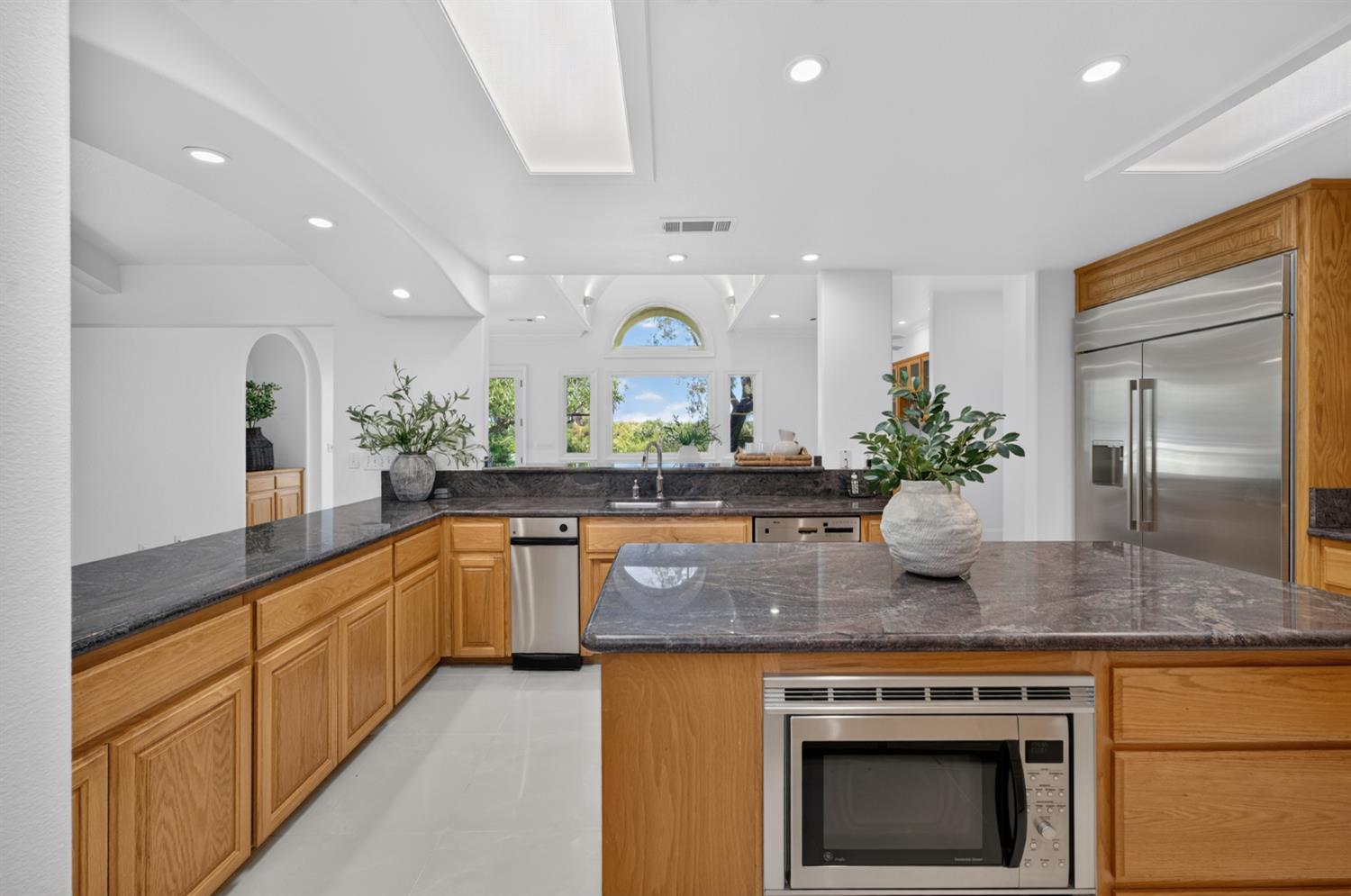 5648 E Dinuba Ave, Fowler, CA 93625
