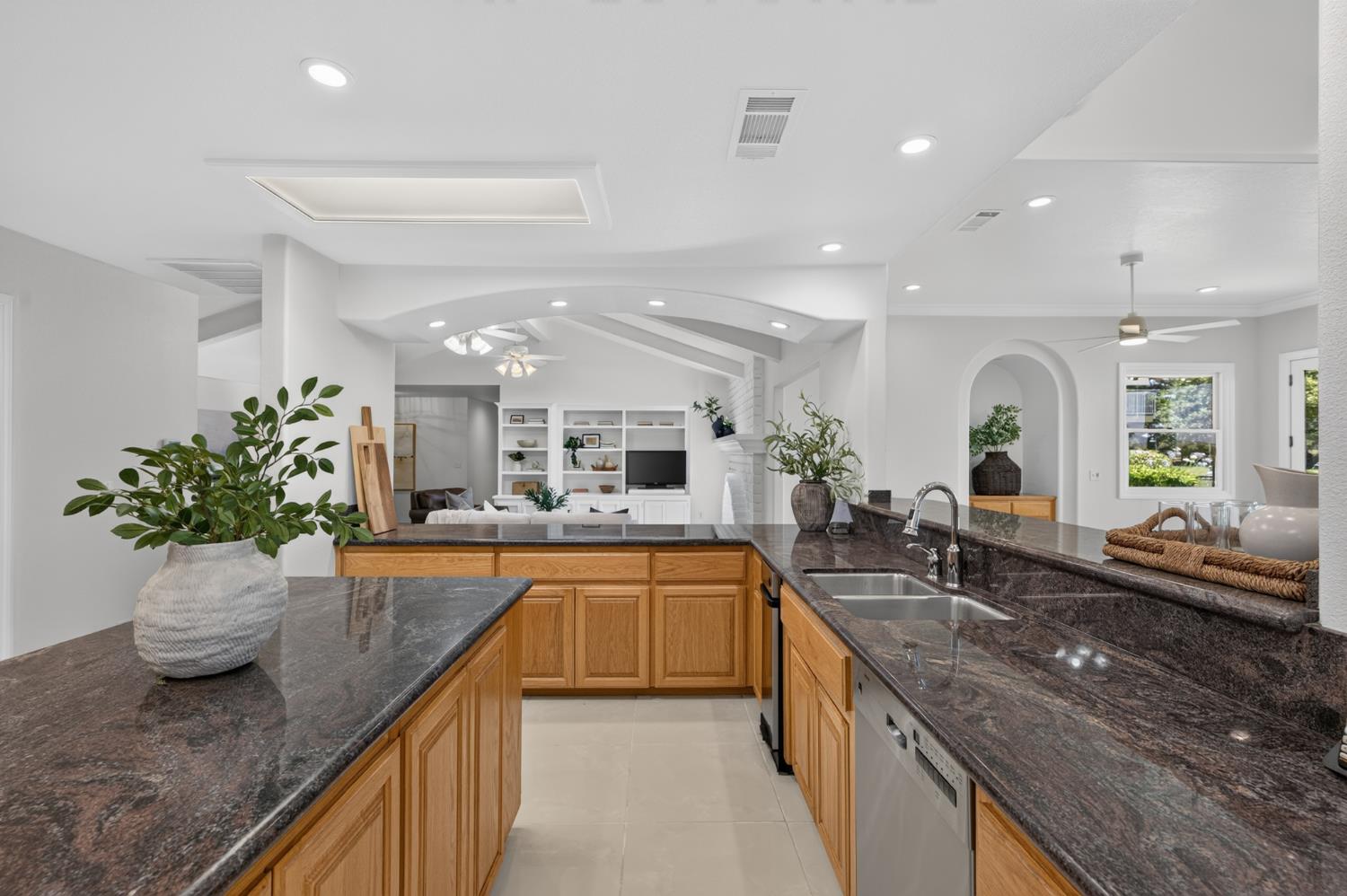 5648 E Dinuba Ave, Fowler, CA 93625
