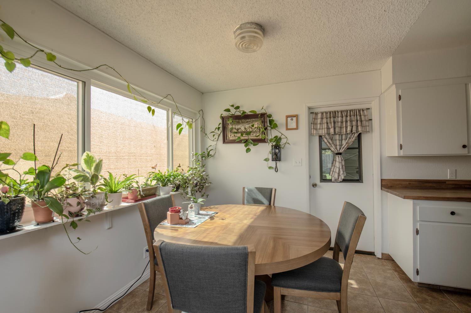 3056 W Acacia Ave, Fresno, CA 93722