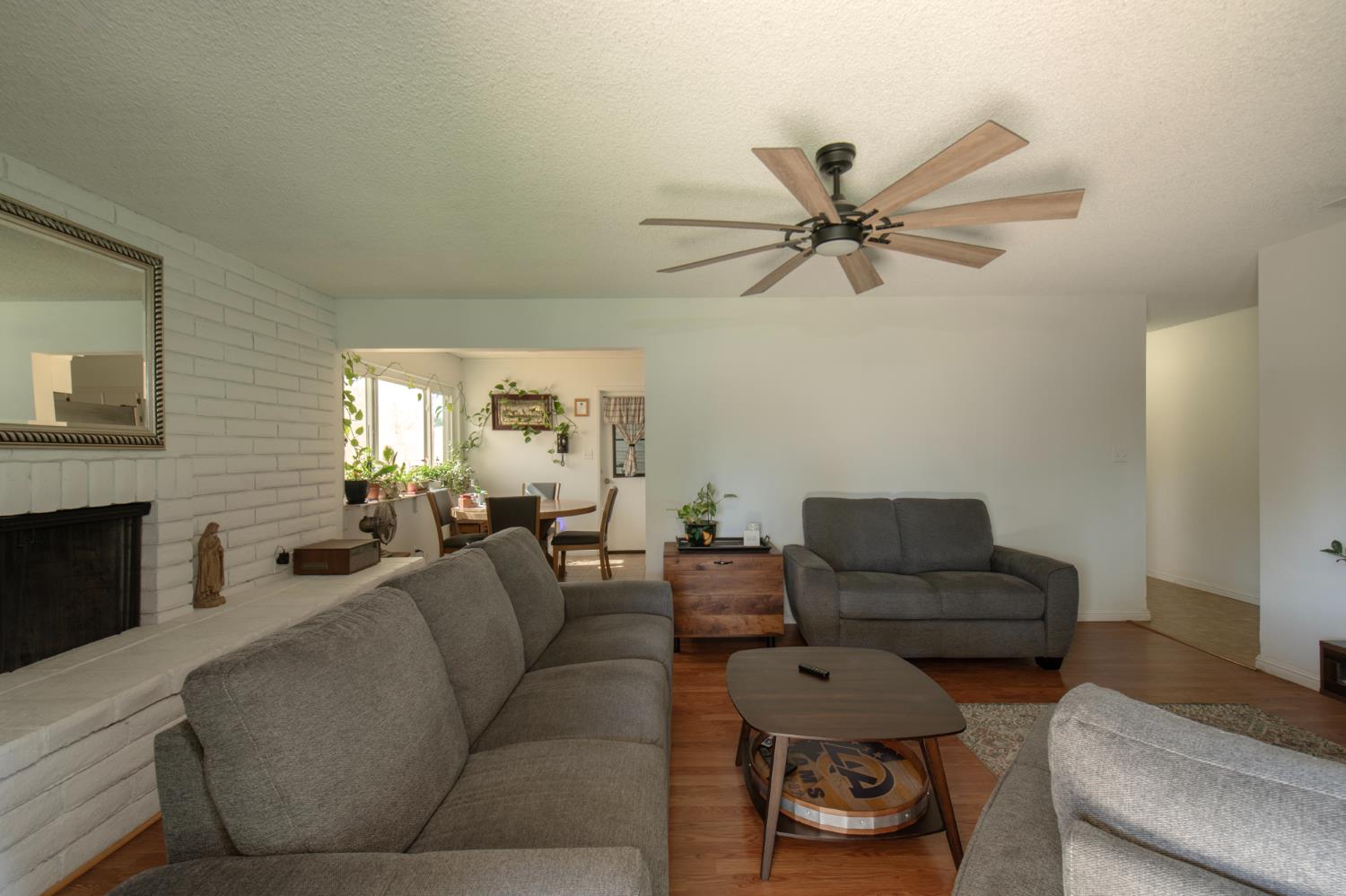 3056 W Acacia Ave, Fresno, CA 93722