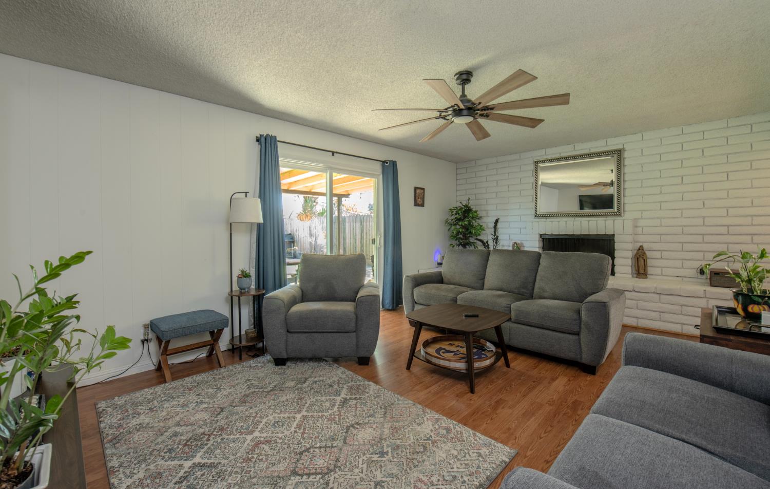 3056 W Acacia Ave, Fresno, CA 93722