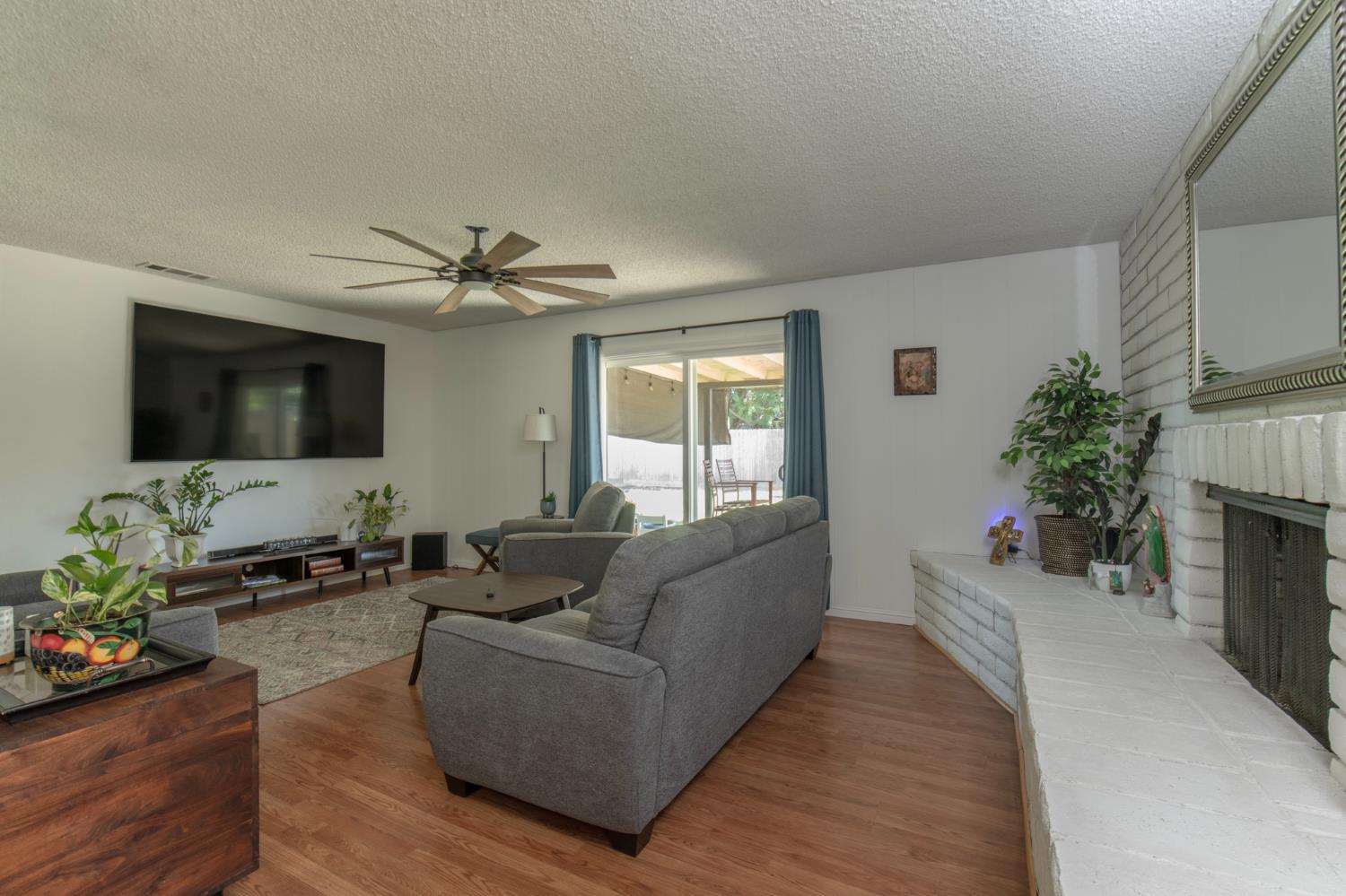 3056 W Acacia Ave, Fresno, CA 93722