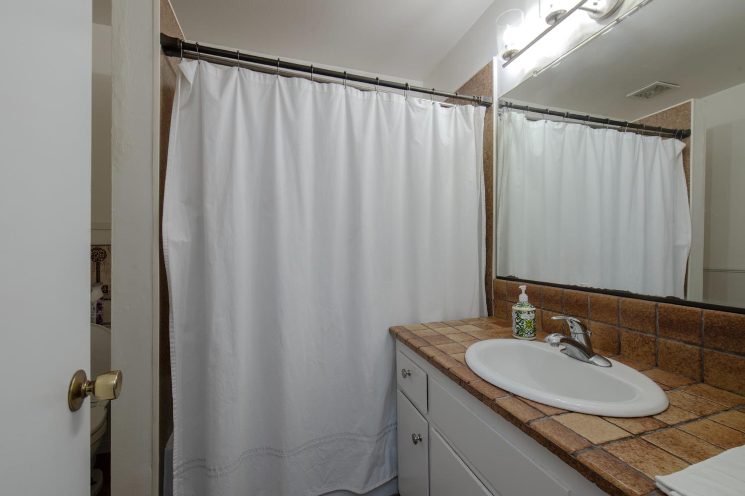 3056 W Acacia Ave, Fresno, CA 93722