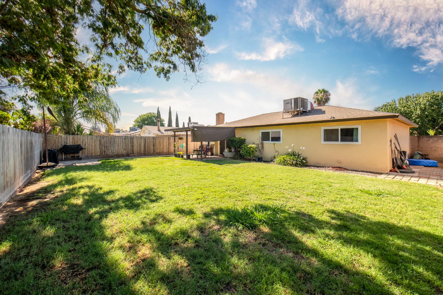 3056 W Acacia Ave, Fresno, CA 93722