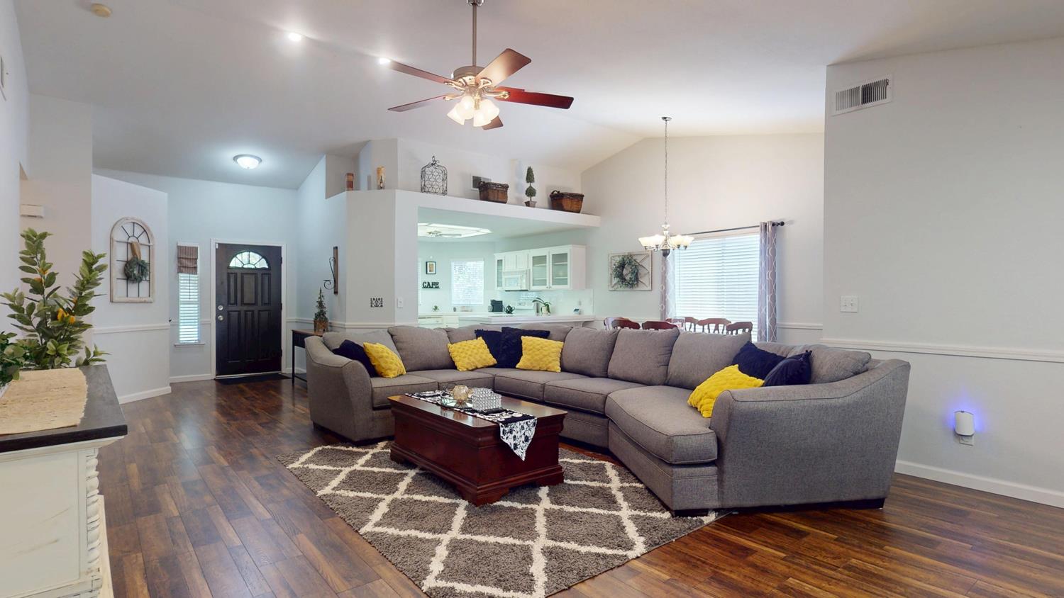 5829 W El Paso, Fresno, CA 93722