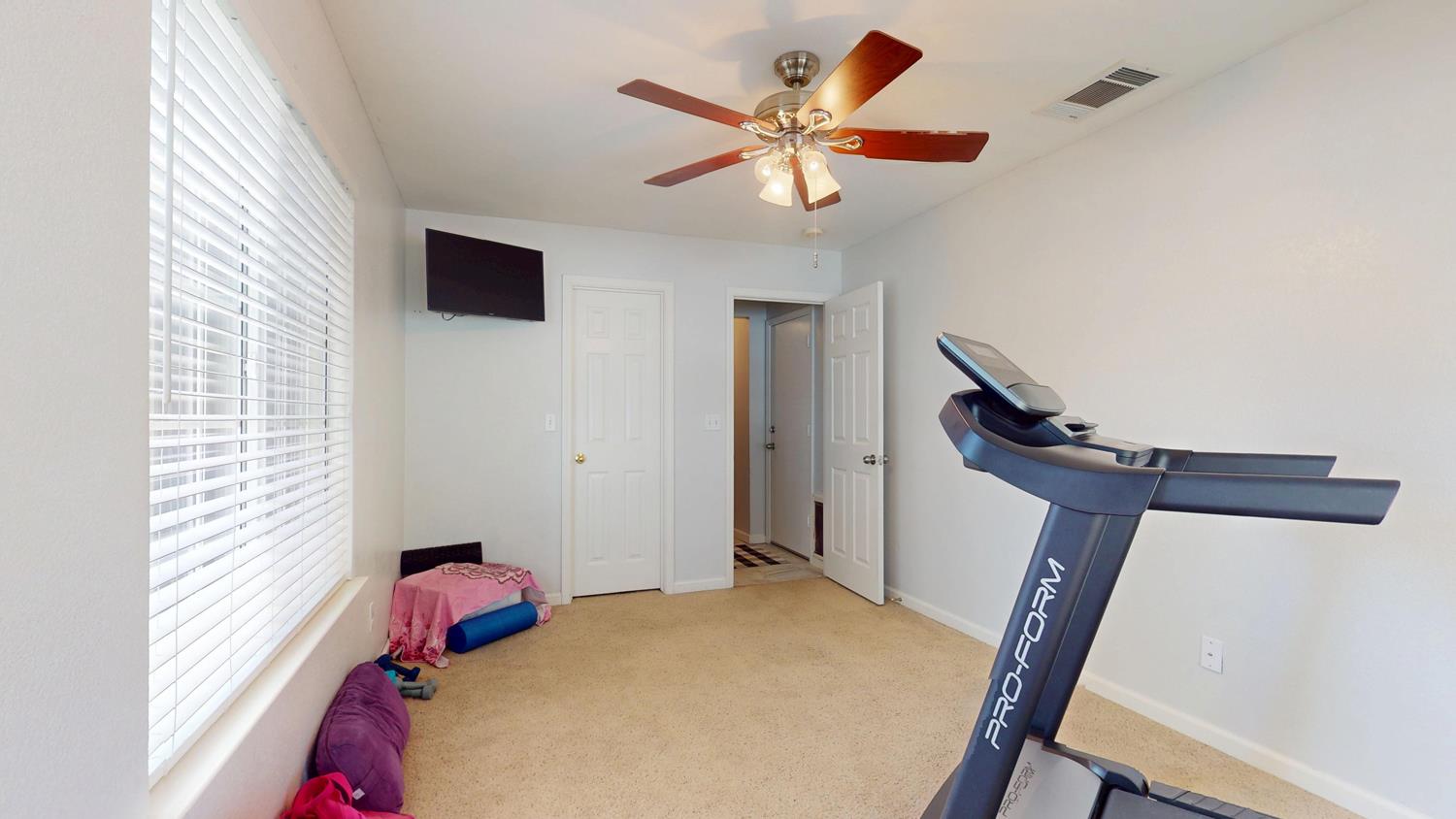 5829 W El Paso, Fresno, CA 93722