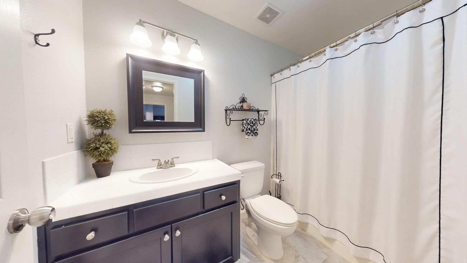 5829 W El Paso, Fresno, CA 93722