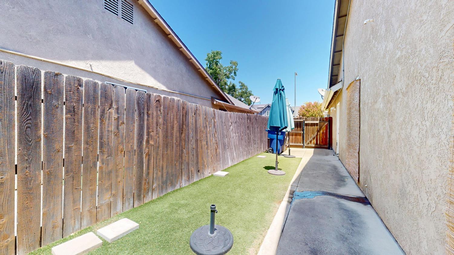 5829 W El Paso, Fresno, CA 93722