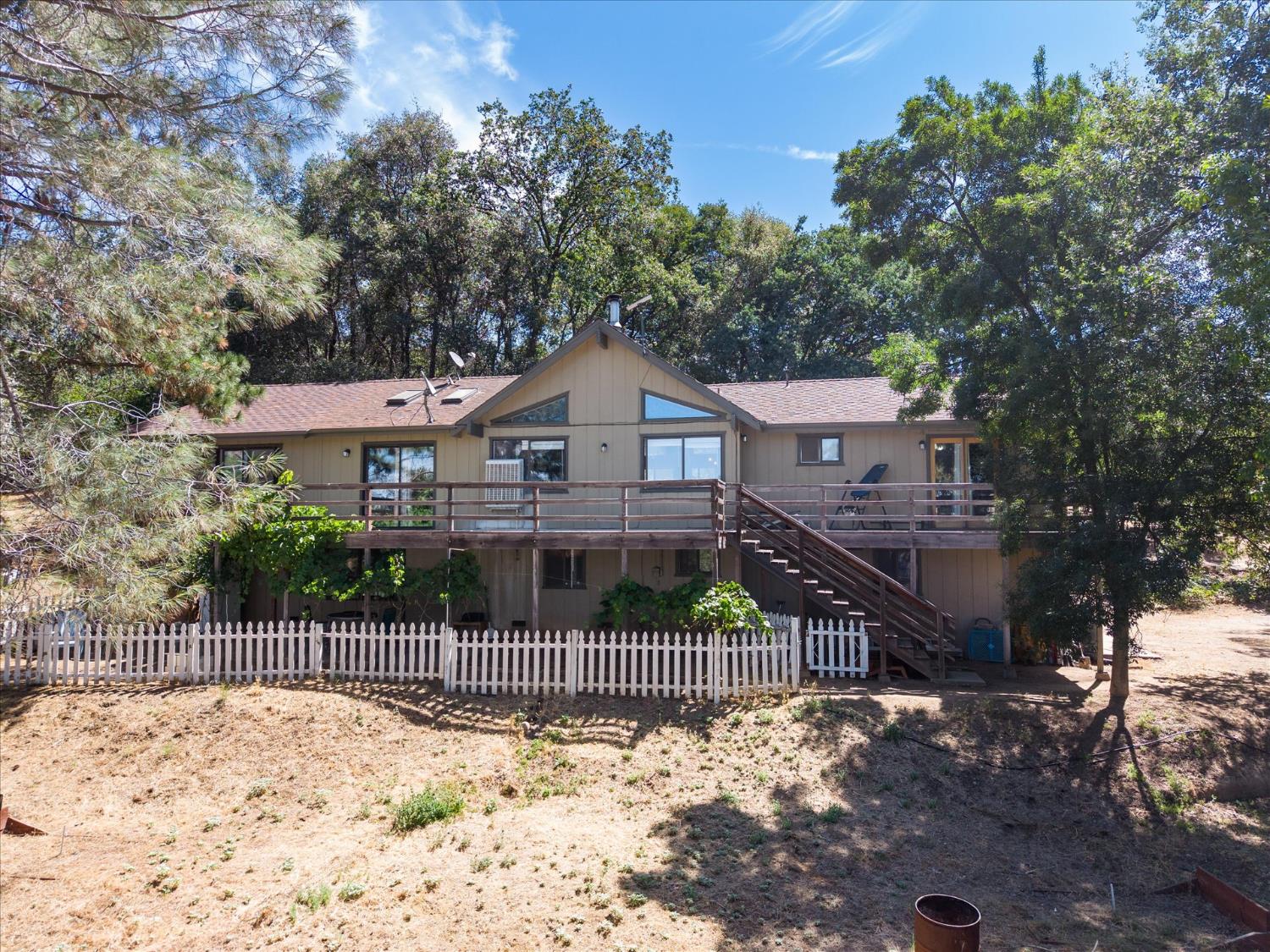 40528 Jean Rd W, Oakhurst, CA 93644