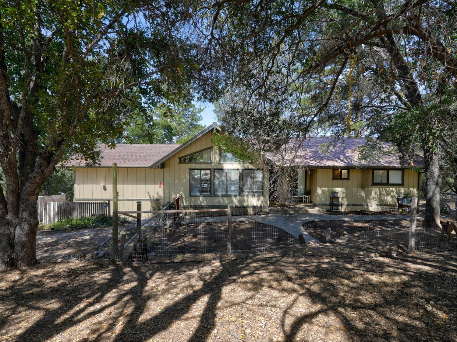 40528 Jean Rd W, Oakhurst, CA 93644