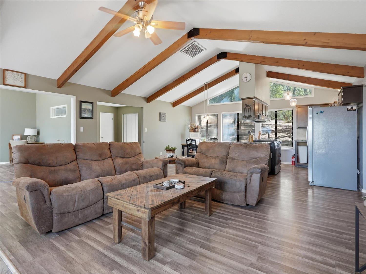 40528 Jean Rd W, Oakhurst, CA 93644