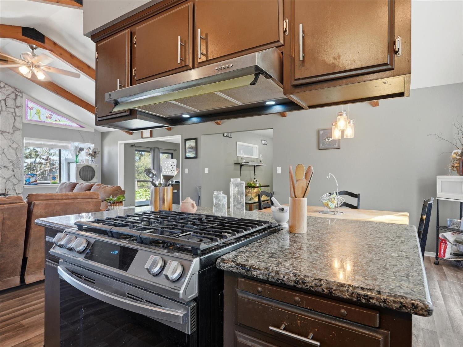 40528 Jean Rd W, Oakhurst, CA 93644